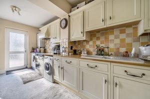 Kitchen breakfast room- click for photo gallery